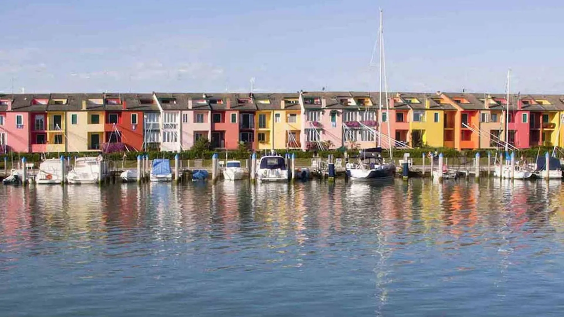 Vibrant Apartment Close To The Beach - Beahost Porto Santa Margherita 0*,  Italia